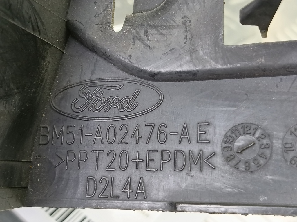 накладка крыла переднего FORD Focus  2135978, 1210 рублей, Москва