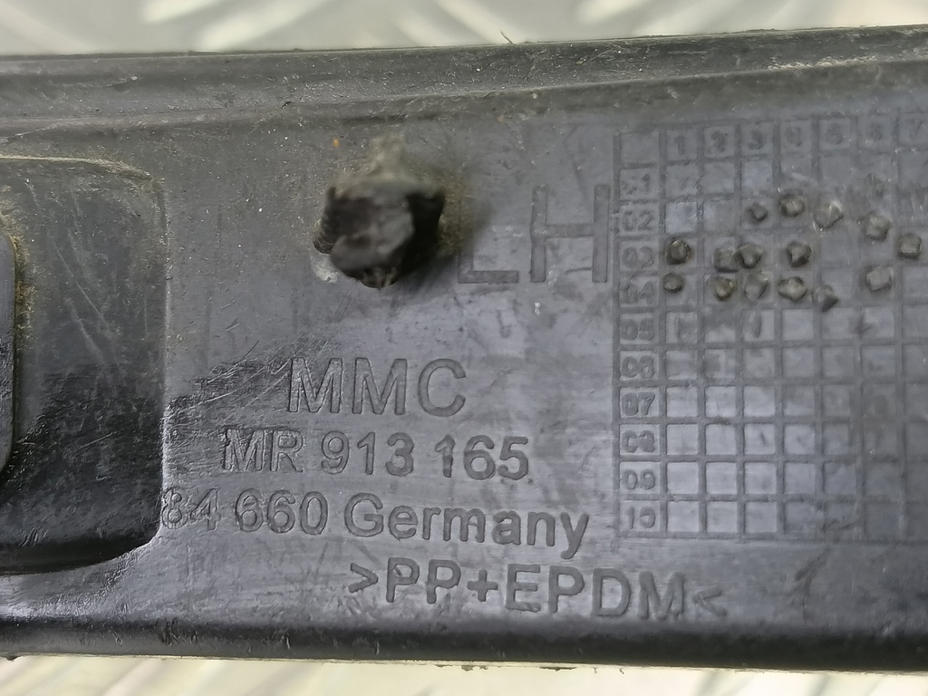 кронштейн бампера MITSUBISHI Space Star  MR913165, 1210 рублей, Москва