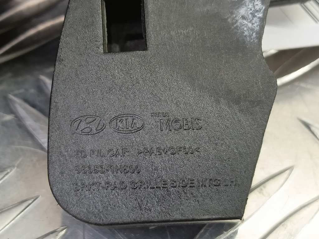 кронштейн решетки радиатора Kia Ceed  863531H500, 1210 рублей, Москва