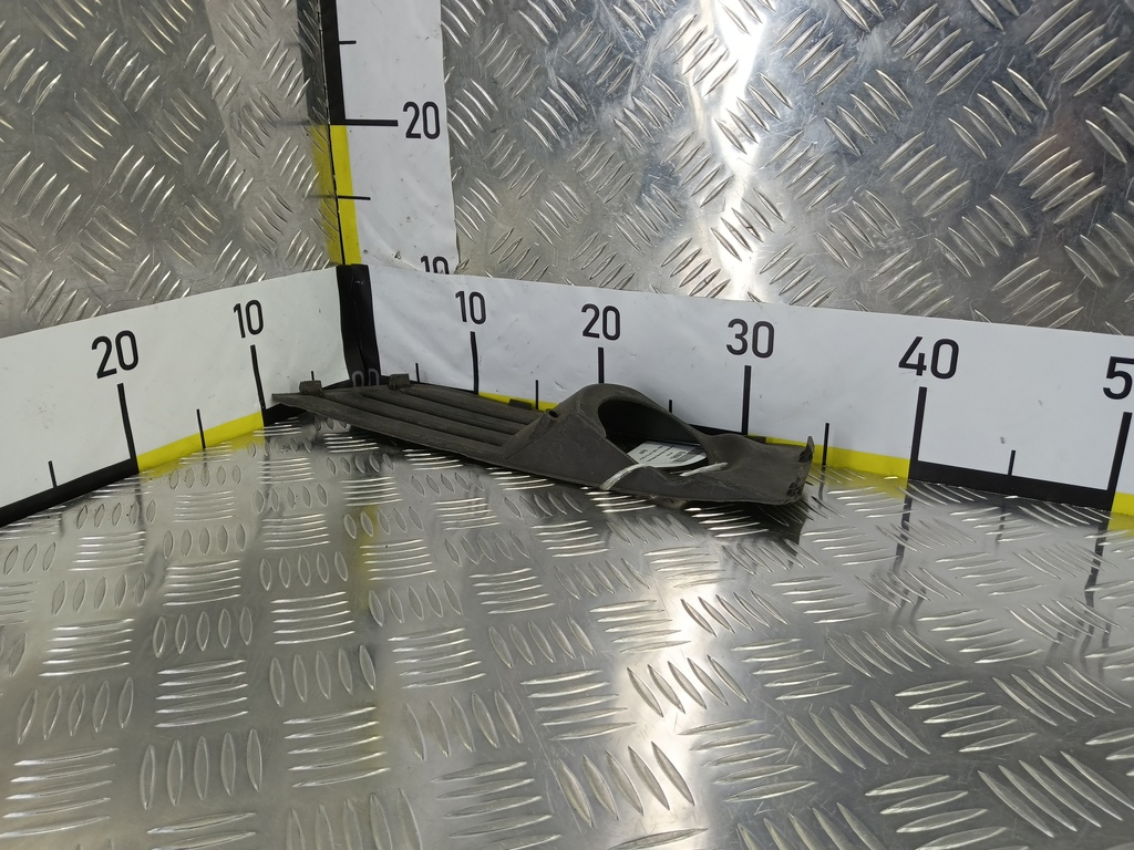 накладка бампера переднего FORD Focus 1.6 MT (100 л.с.)Focus  II (2005—2008) Хетчбэк 1337349, 630 рублей, Москва