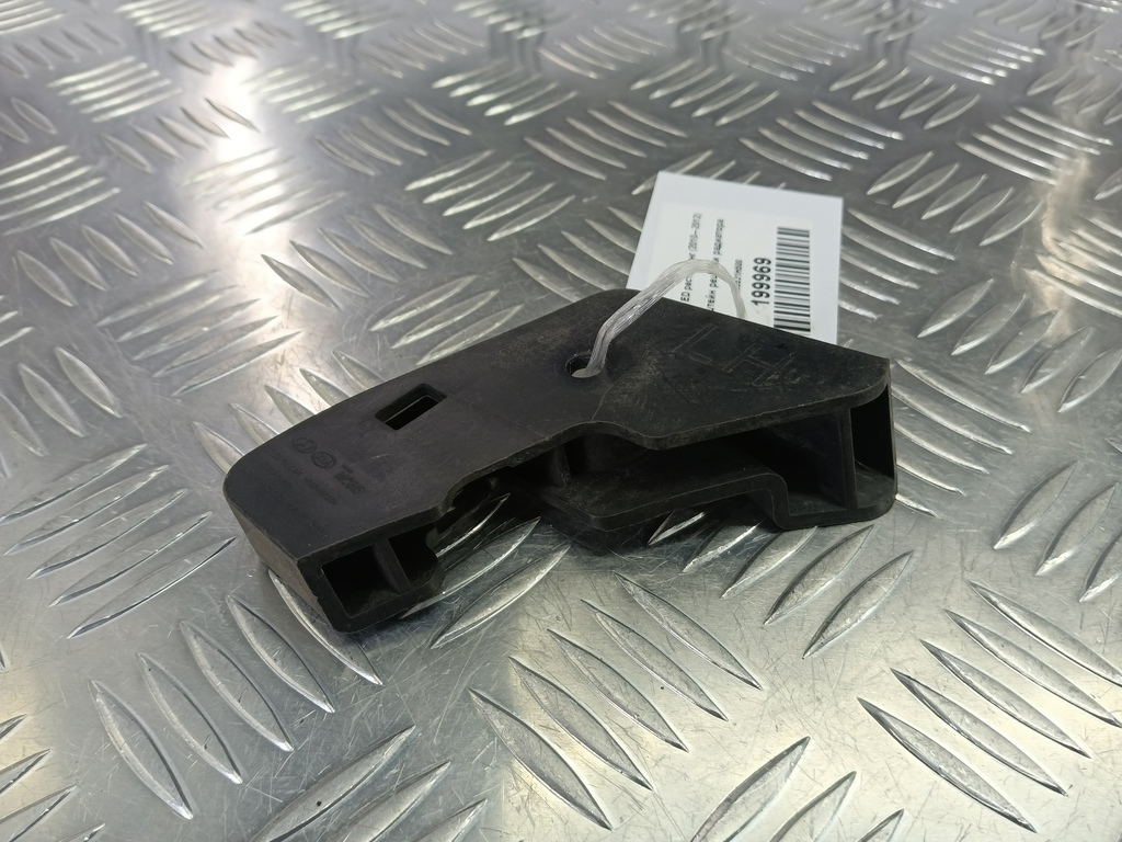 кронштейн решетки радиатора Kia Ceed  863531H500, 1210 рублей, Москва