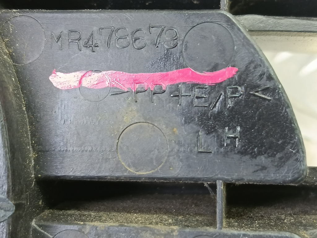 накладка бампера переднего MITSUBISHI PAJERO SPORT 3.0 AT (170 л.с.)Pajero Sport  I (1996—2004) Внедорожник MR496691, 980 рублей, Москва