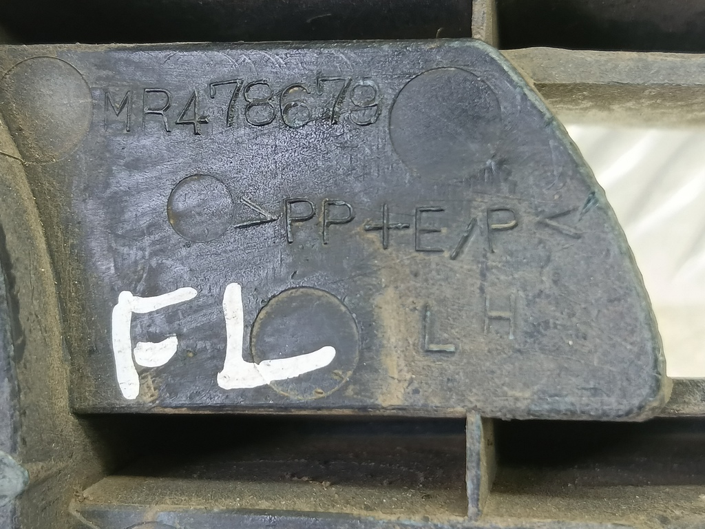 накладка бампера переднего MITSUBISHI PAJERO SPORT  MR496691, 980 рублей, Москва