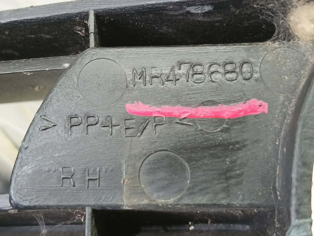 накладка бампера переднего MITSUBISHI PAJERO SPORT 3.0 AT (170 л.с.)Pajero Sport  I (1996—2004) Внедорожник MR496692, 980 рублей, Москва