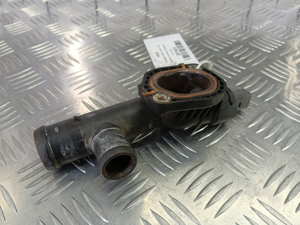 фланец системы охлаждения Volkswagen Crafter  03L121132P, 3279 рублей, Москва