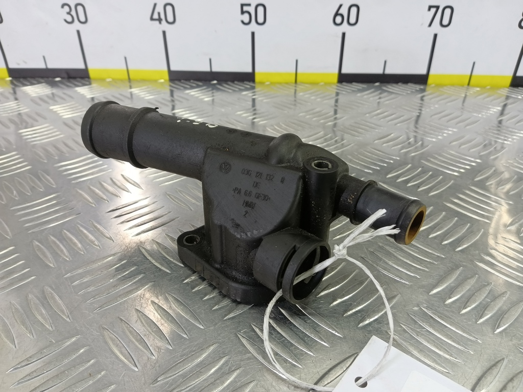 фланец системы охлаждения Volkswagen Caddy  03G121132B, 520 рублей, Москва