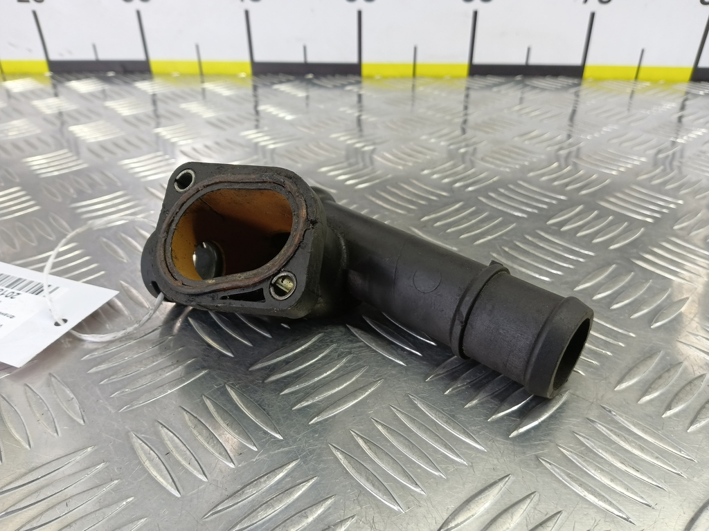 фланец системы охлаждения Volkswagen Caddy  03G121132B, 520 рублей, Москва