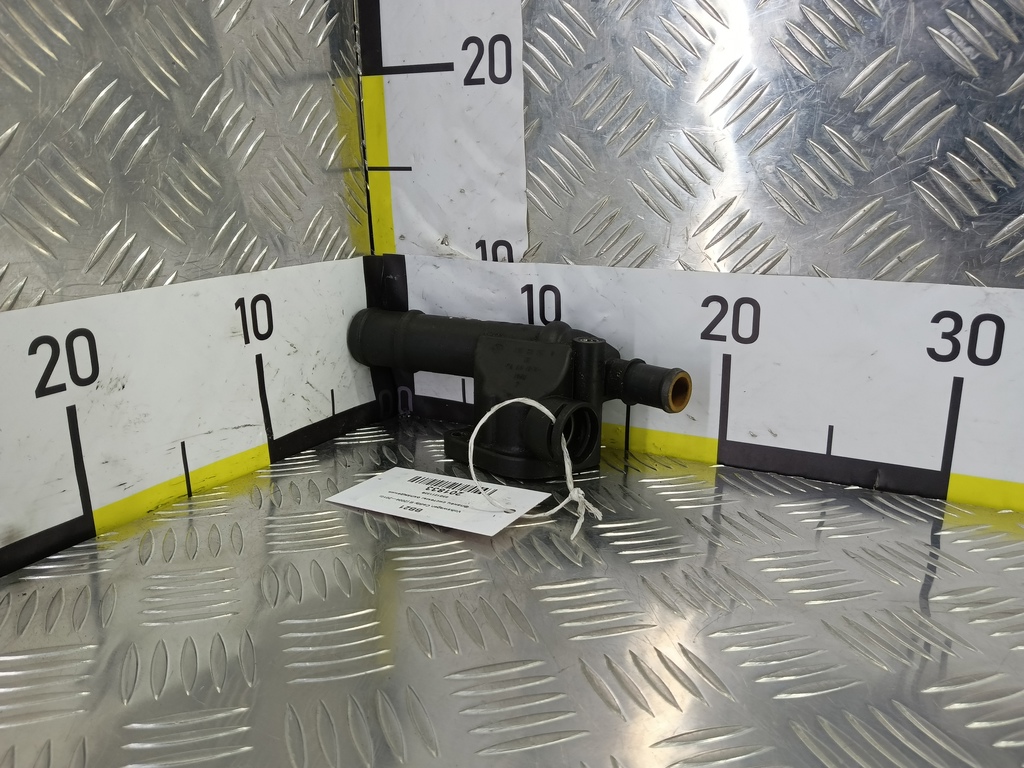 фланец системы охлаждения Volkswagen Caddy  03G121132B, 520 рублей, Москва