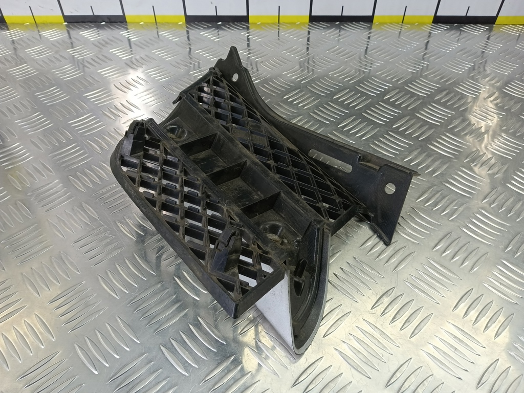 решетка радиатора MITSUBISHI OUTLANDER  MN150679, 1320 рублей, Москва