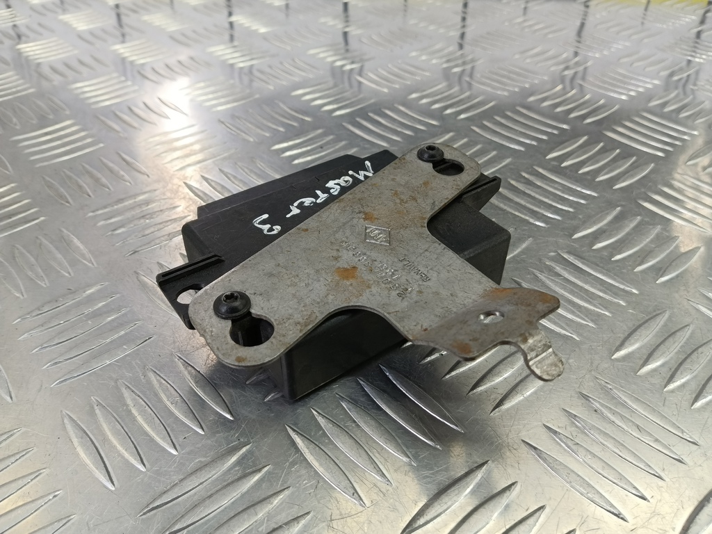 блок управления парктрониками Renault Master  8201015177, 1320 рублей, Москва