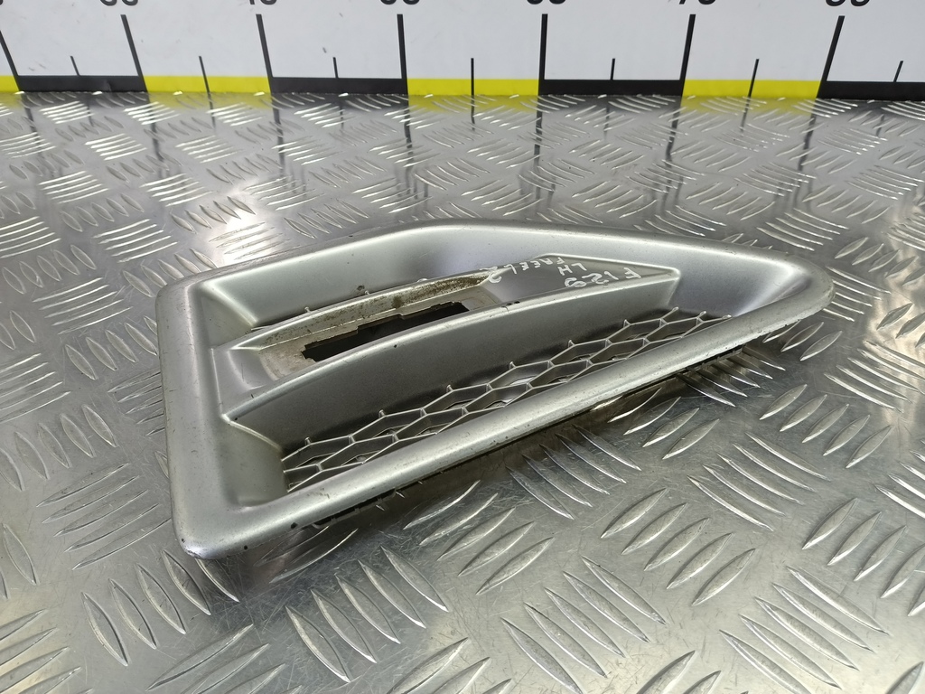 накладка крыла переднего LAND ROVER FREELANDER  LR001660, 980 рублей, Москва