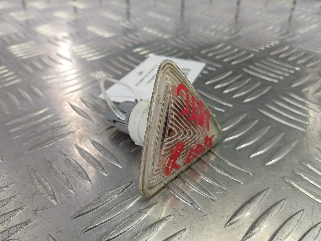 повторитель поворота MITSUBISHI COLT  MR957363, 2130 рублей, Москва