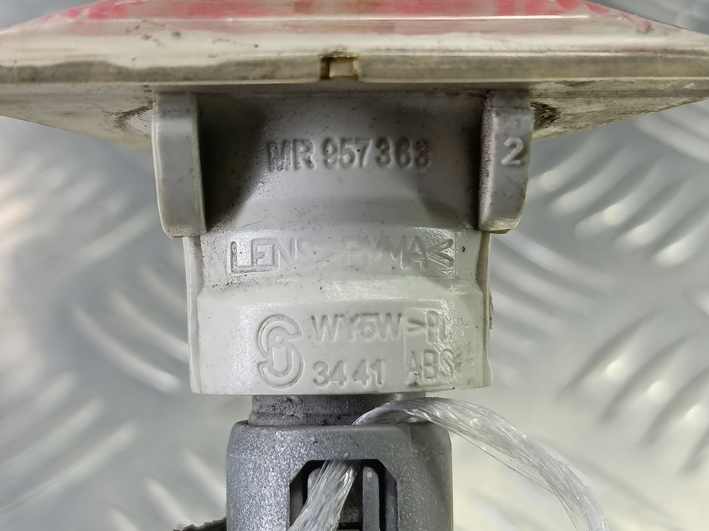 повторитель поворота MITSUBISHI COLT  MR957363, 2130 рублей, Москва