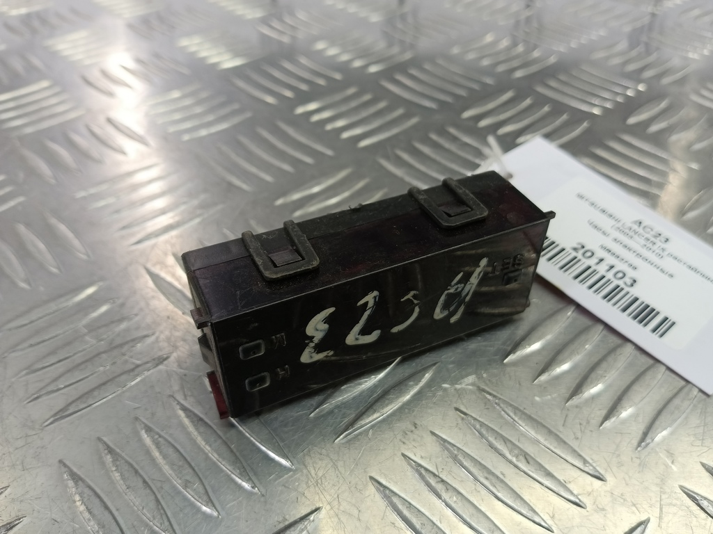 часы электронные MITSUBISHI LANCER  MR962799, 520 рублей, Москва