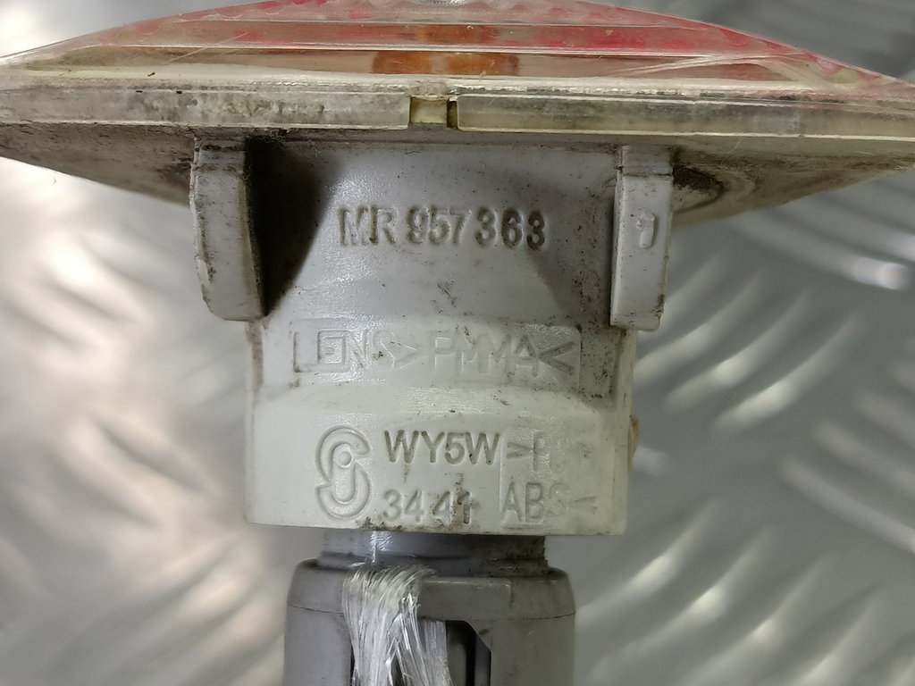 повторитель поворота MITSUBISHI COLT  MR957363, 2130 рублей, Москва