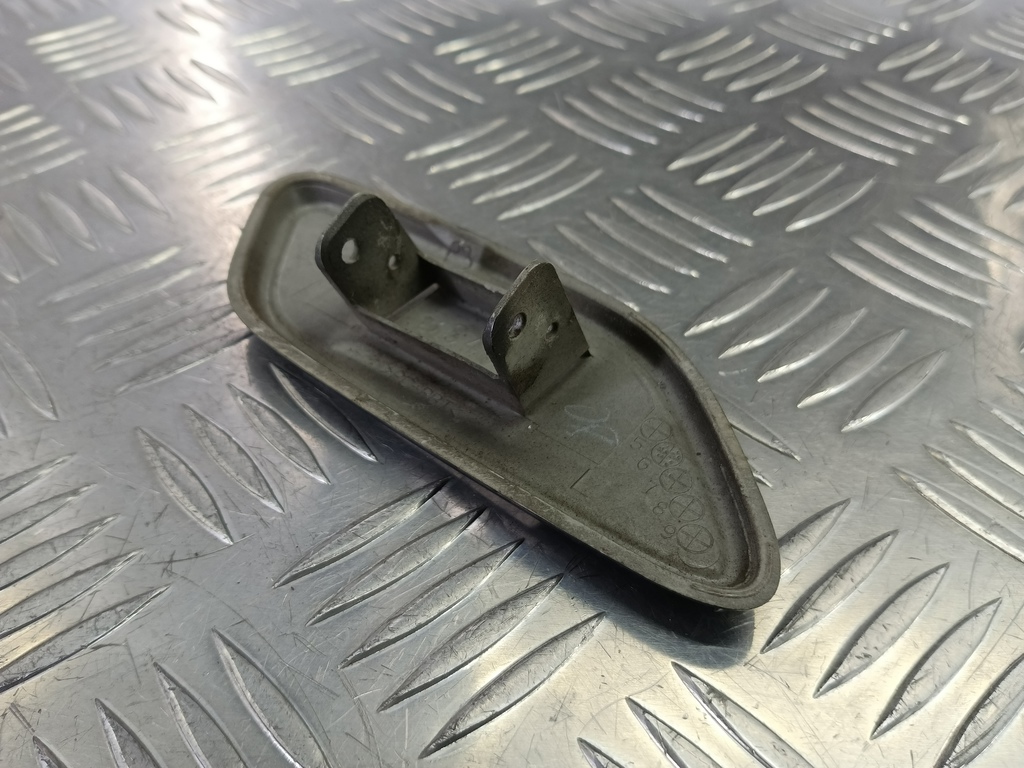 крышка форсунки омывателя MAZDA 3 2.0 MT (150 л.с.)3  BK (2003—2006) Седан BS4J-51-8H2A, 2700 рублей, Москва