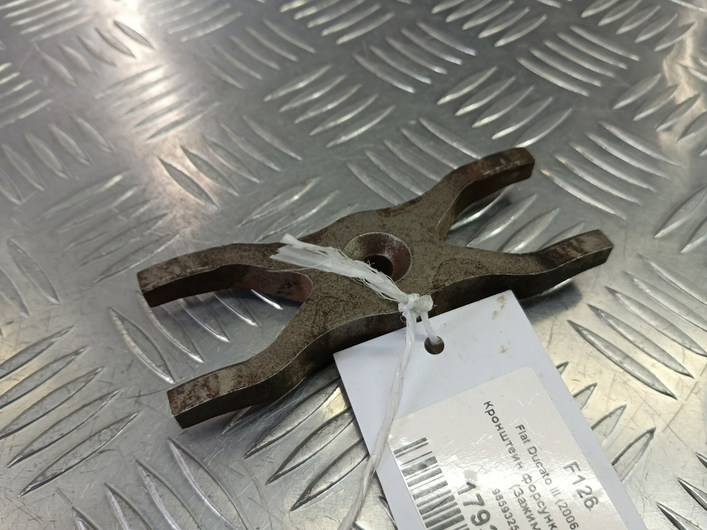 кронштейн форсунки топливной (зажим) Fiat Ducato  9659325780, 2700 рублей, Москва