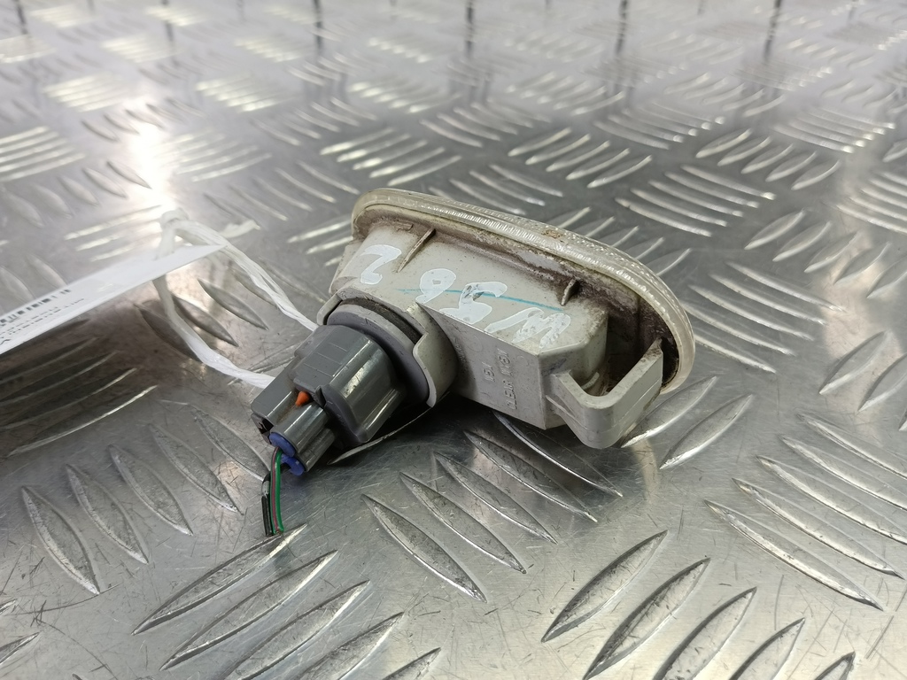 повторитель поворота MITSUBISHI L200  2.5 DI-D 4WD MT (178 л.с.)L200  IV (2006—2014) Пикап 8351A041, 1780 рублей, Москва