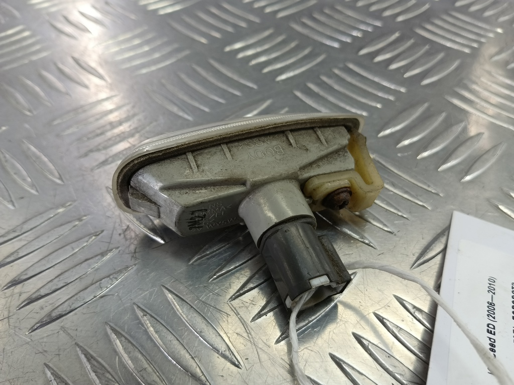 повторитель поворота Kia Ceed  92303-3L100, 980 рублей, Москва