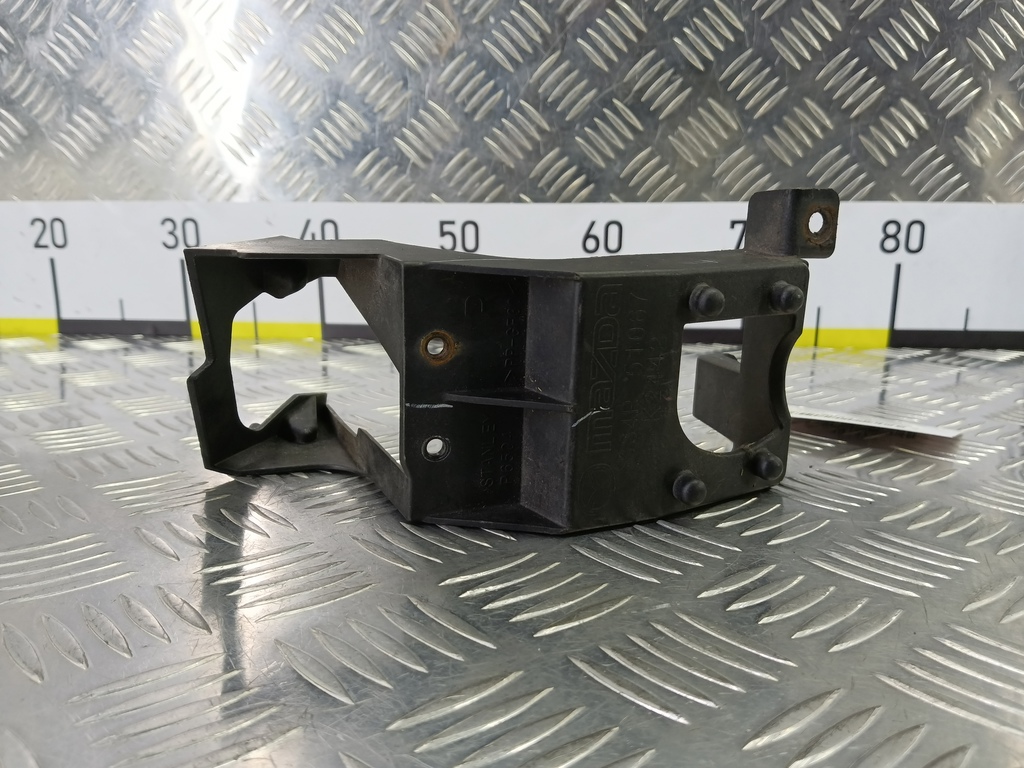 кронштейн форсунки омывателя MAZDA 3 2.0 MT (150 л.с.)3  BK (2003—2006) Седан BS4P51067, 1550 рублей, Москва