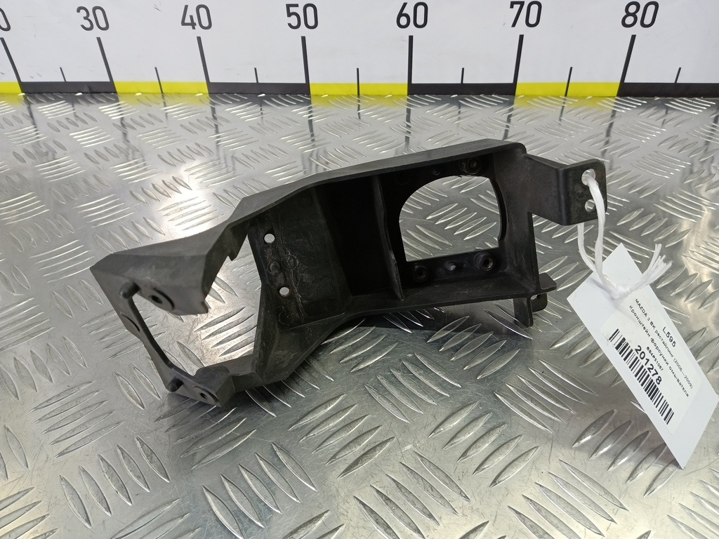 кронштейн форсунки омывателя MAZDA 3 2.0 MT (150 л.с.)3  BK (2003—2006) Седан BS4P51067, 1550 рублей, Москва