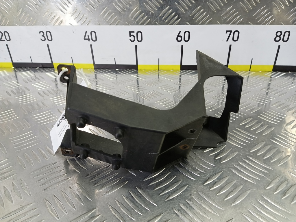 кронштейн форсунки омывателя MAZDA 3 2.0 MT (150 л.с.)3  BK (2003—2006) Седан BS4P51067, 1550 рублей, Москва