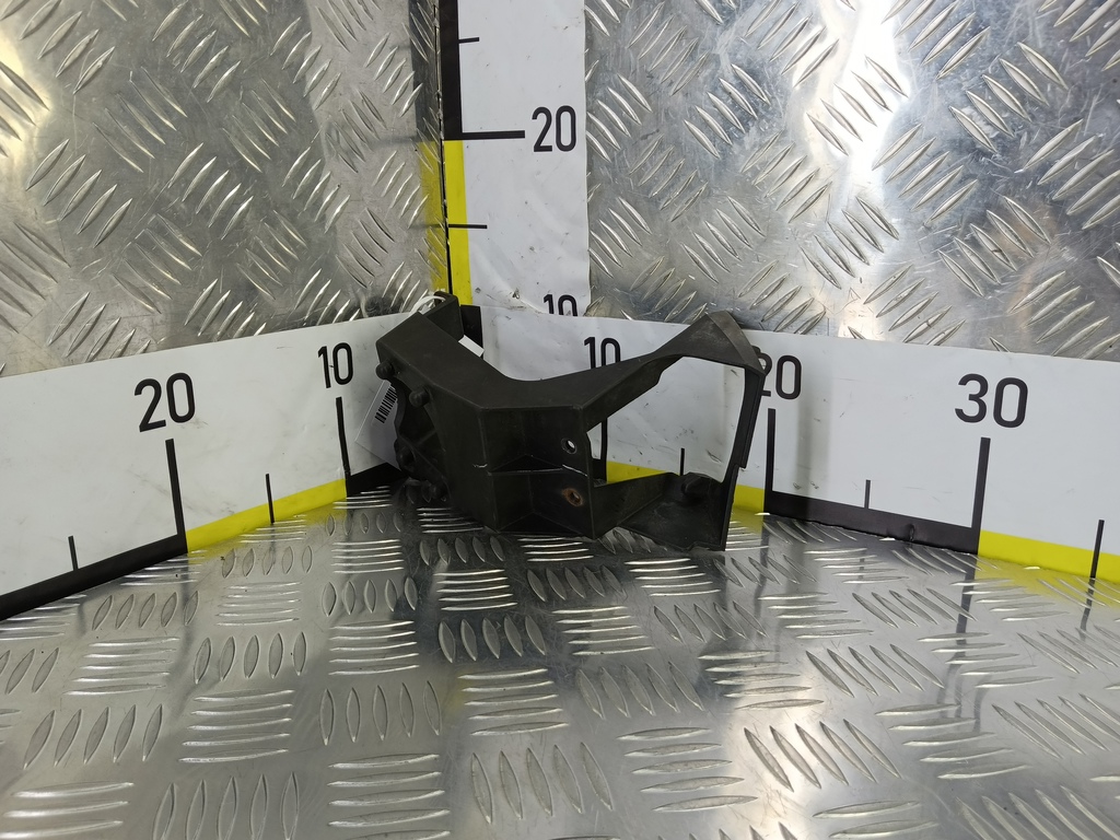 кронштейн форсунки омывателя MAZDA 3 2.0 MT (150 л.с.)3  BK (2003—2006) Седан BS4P51067, 1550 рублей, Москва