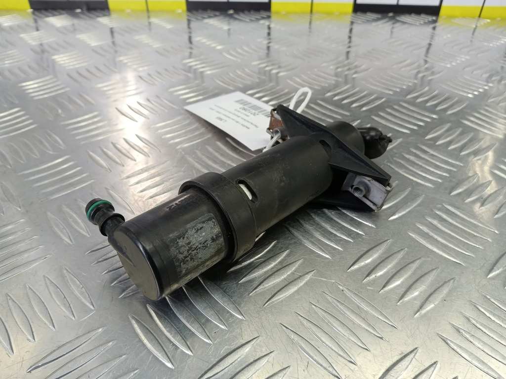 форсунка омывателя фар MAZDA 3 2.0 MT (150 л.с.)3  BK (2003—2006) Седан BP4K-51-8G1B, 3850 рублей, Москва