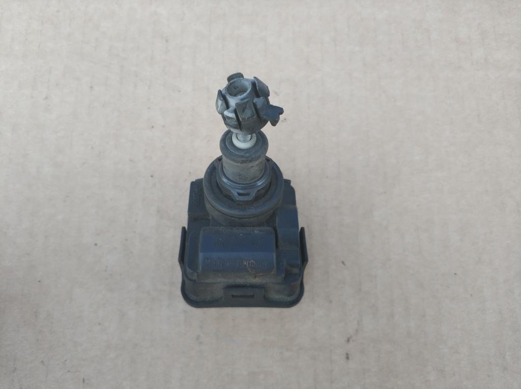 Ручка корректора фар 2107. Привод корректора фар тиида. 2519036r60. Фары ниссан террано 2 r20. Корректор фар nissan patrol y61.