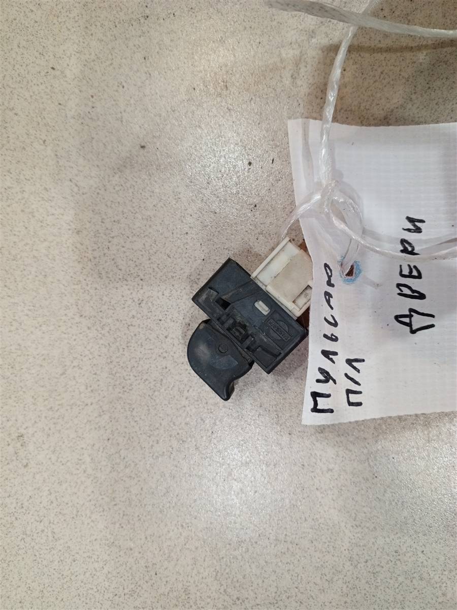 Кнопка стеклоподъемника Nissan Pulsar FN15