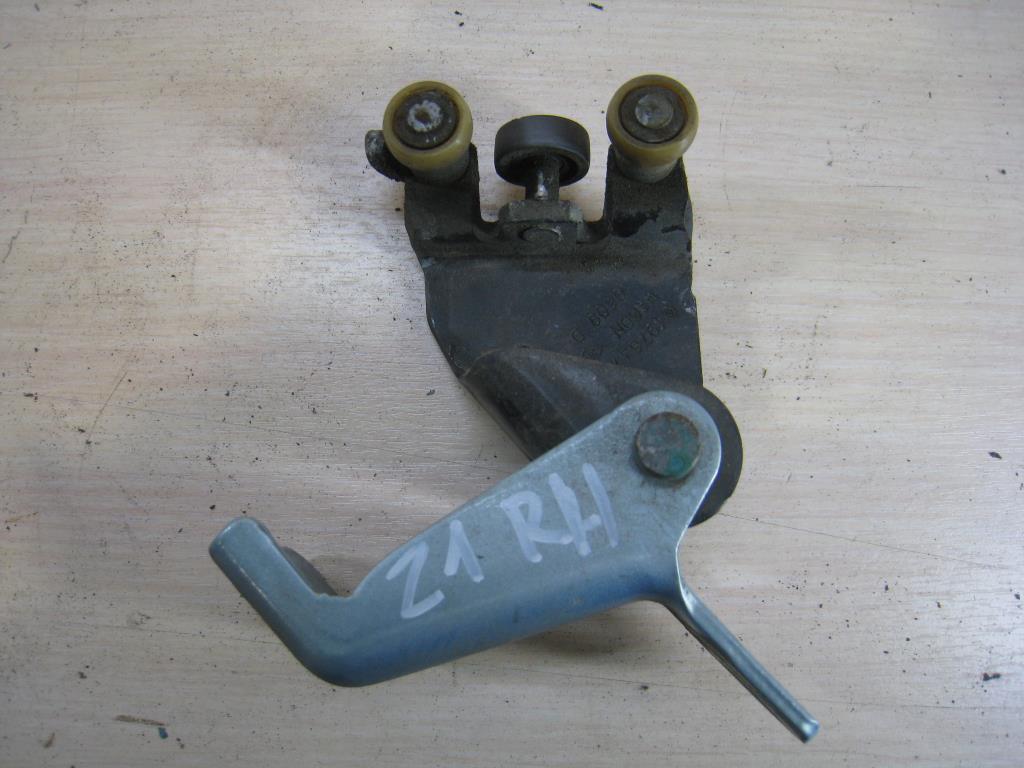 Renault kangoo ролик сдвижной двери. Ремкомплект сдвижной двери kangoo 2. Ролик двери рено кенго 2012. Ролики двери рено кангу 2. Ролик сдвижной двери кангу 2.