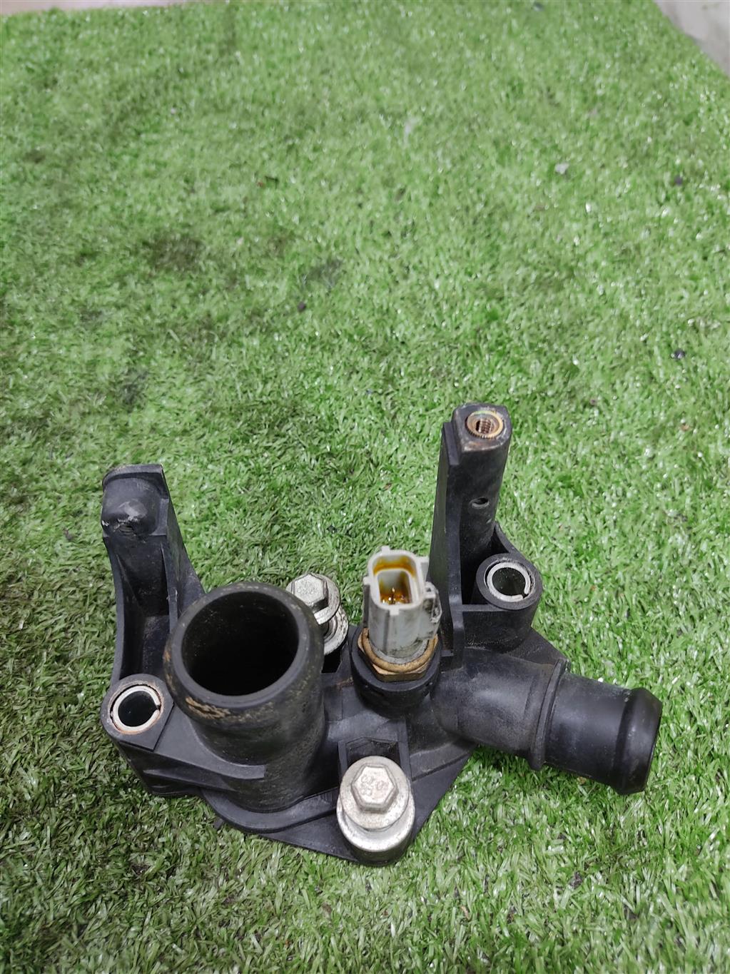 Ford 1531004 фланец системы. 6. 1450955 форд. фланец охлаждения форд. фланец системы охлаждения форд фокус 2 1.