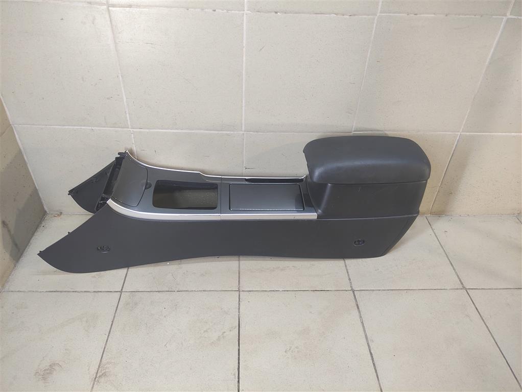 Mazda 6 gg центральная консоль. Центральная консоль мазда 6. Передняя консоль мазда 6 gg. Центральная консоль мазда 6. Мазда 6 gg погасает консоль.