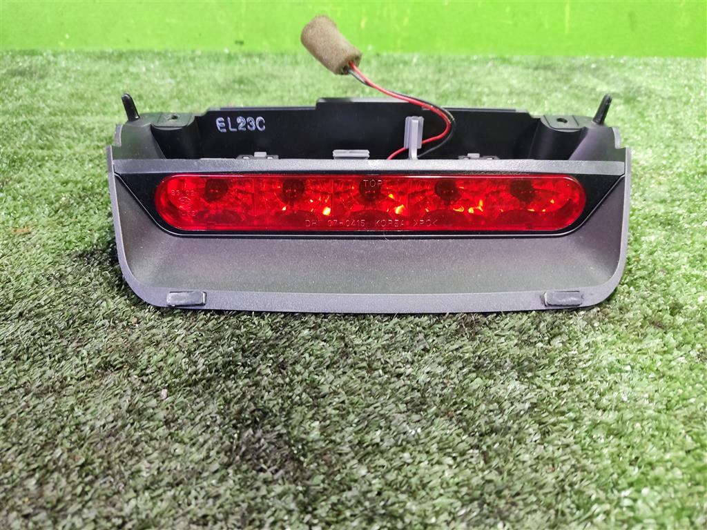 Лампочка стоп сигнала шевроле спарк м300. Шевроле спарк стоп сигнал. Фонарь заднего хода шевроле спарк. Проводка заднего фонаря шевроле спарк 2005. Стоп сигнал на шевроле спарк 2013 года.