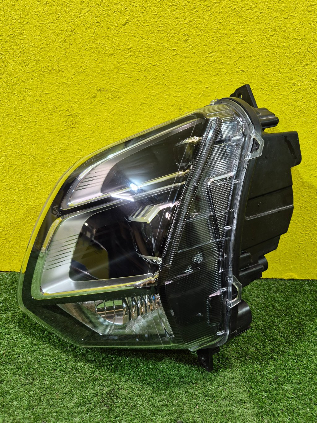 Фара левая LED