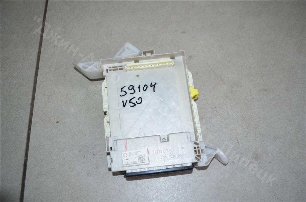 8273033P40 Блок предохранителей