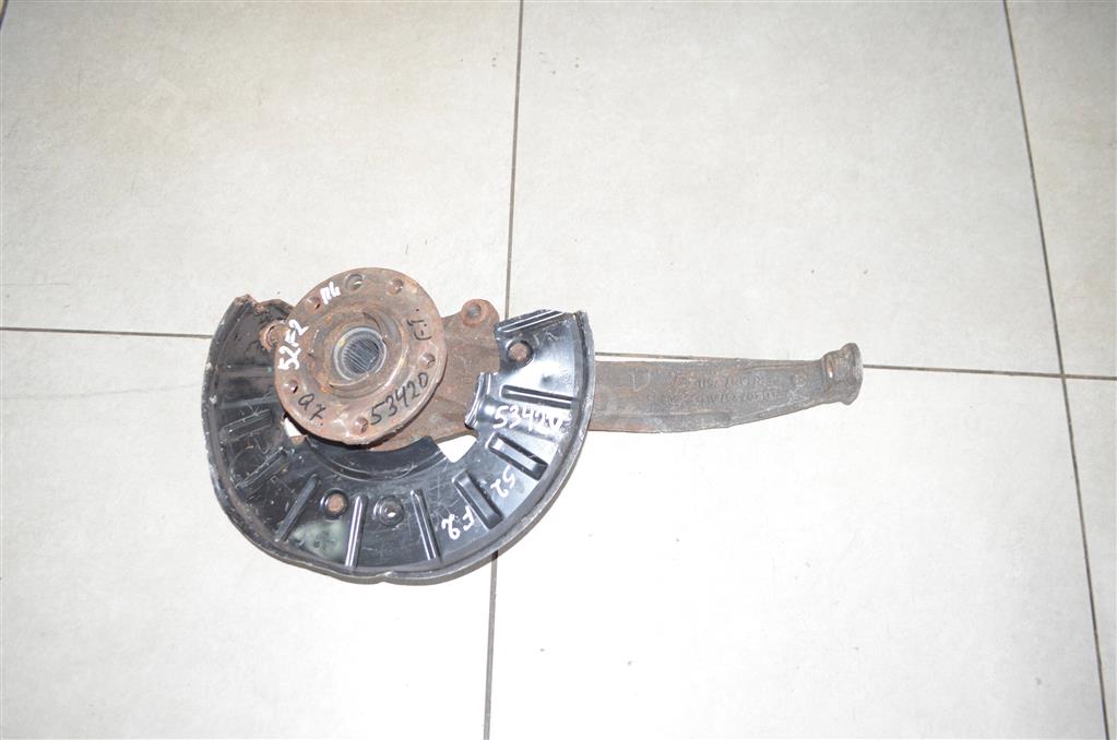 7l0407257a Кулак поворотный передний левый