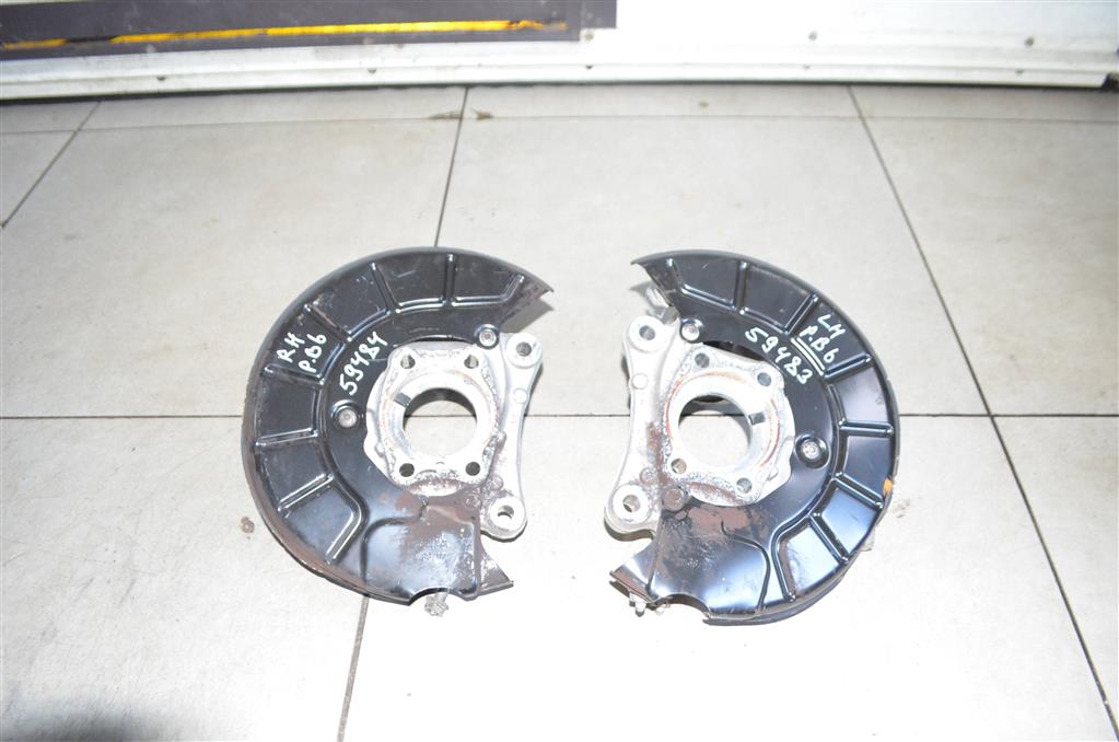 3C0407253F Кулак поворотный передний левый