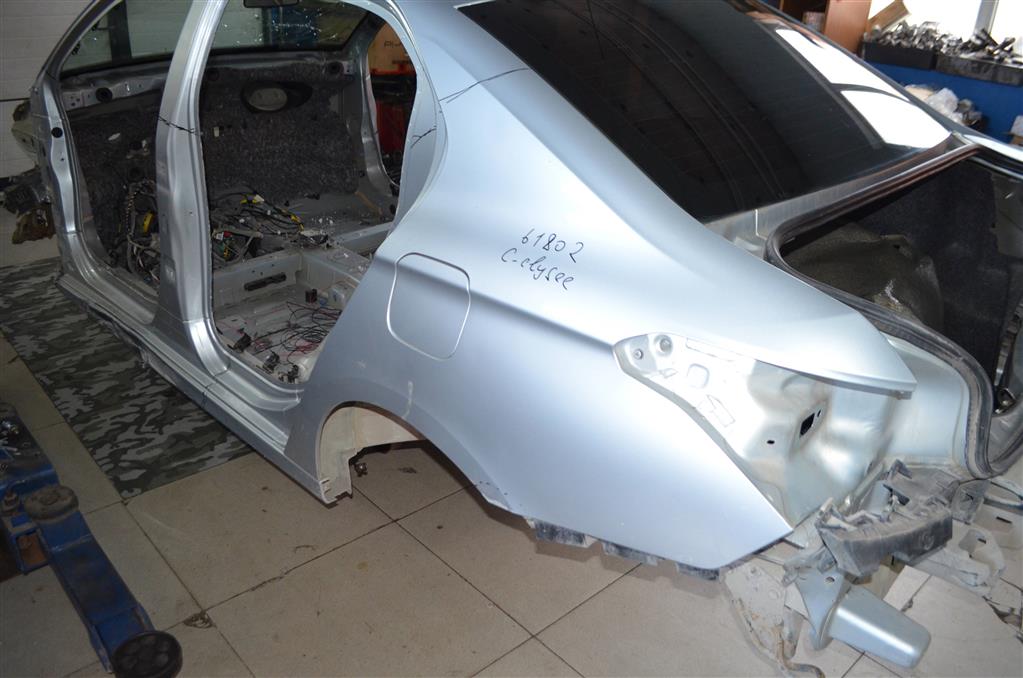 1608364880 Крыло заднее левое