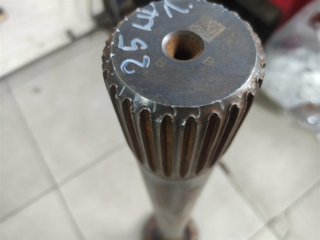 1524627 Полуось Volvo FH 12 2000-2011 0г. (OEM 1524627) 1524627 Полуось Volvo FH 12 2000-2011 0г. (OEM 1524627)