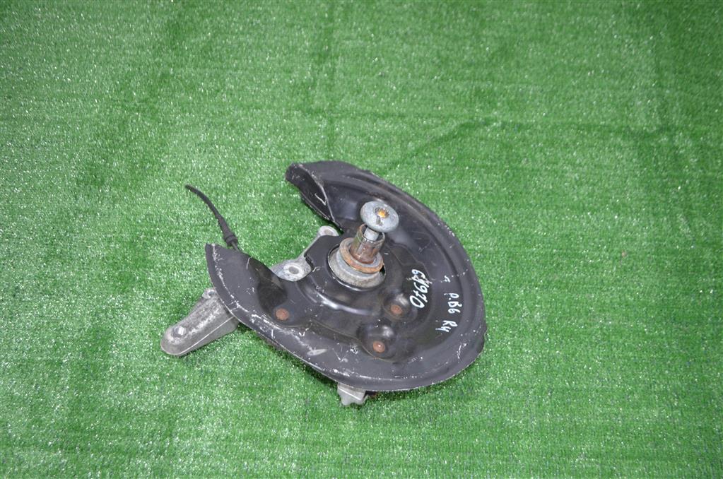 3C0505435F Кулак задний правый