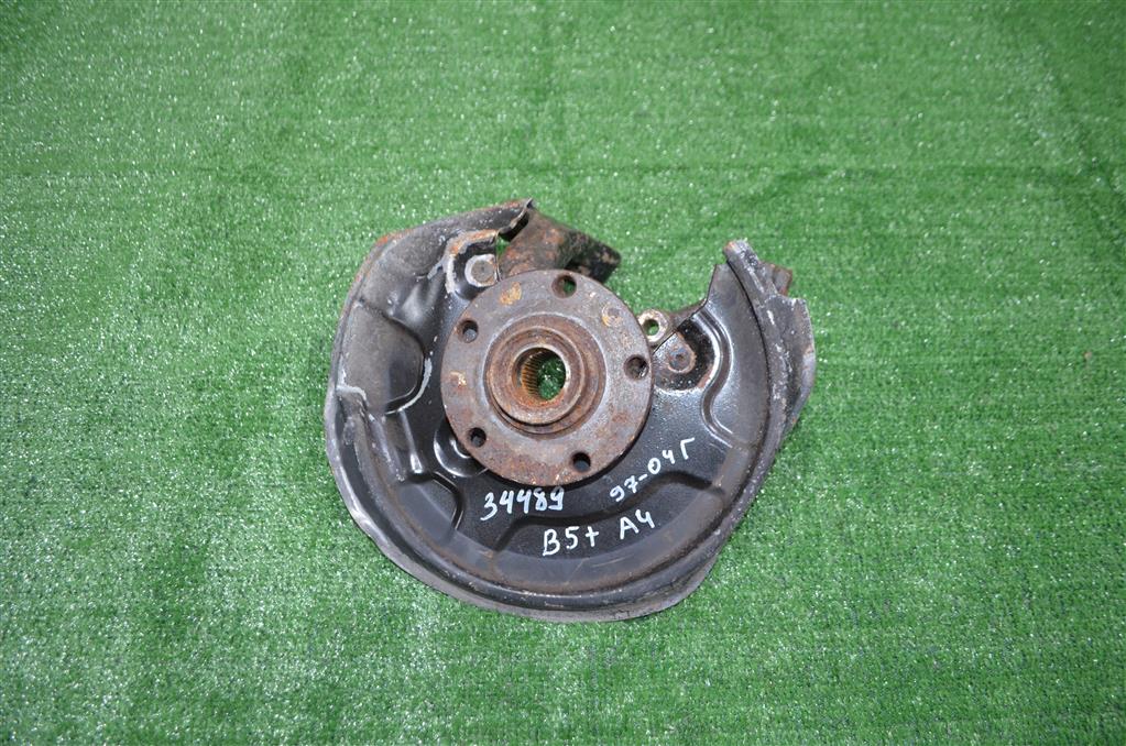  Кулак задний правый