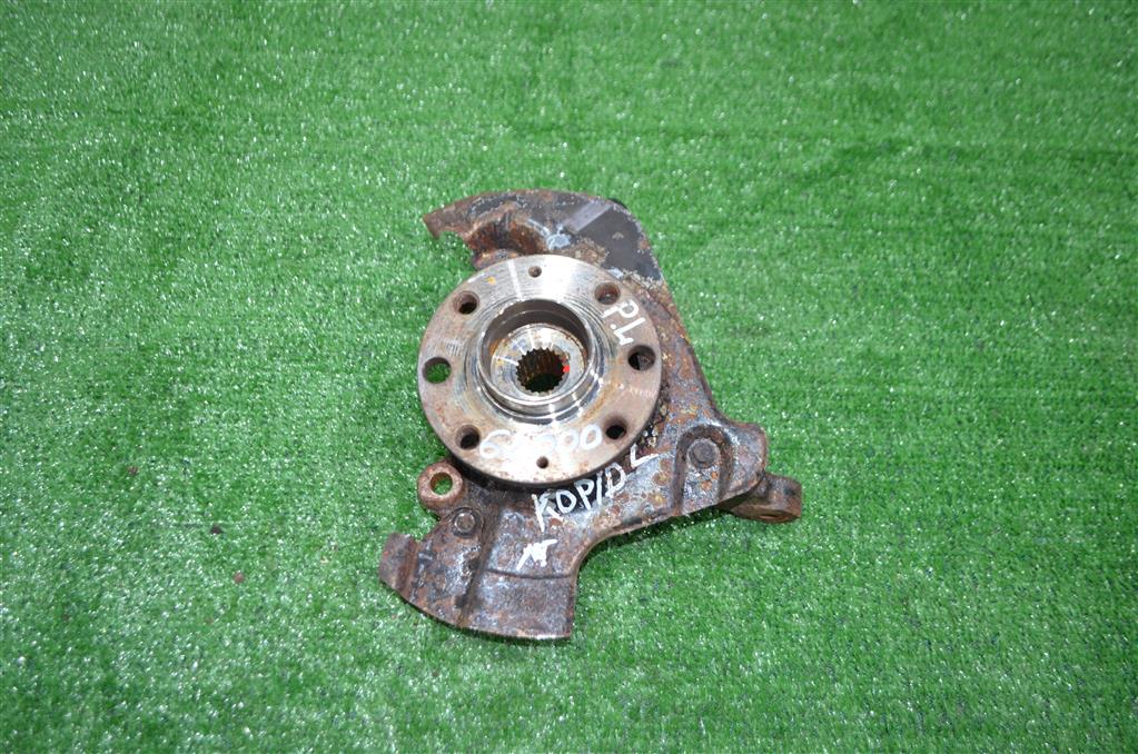  Кулак поворотный передний левый