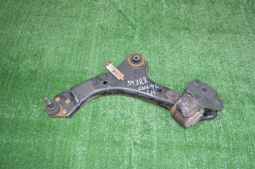  Рычаг передний левый