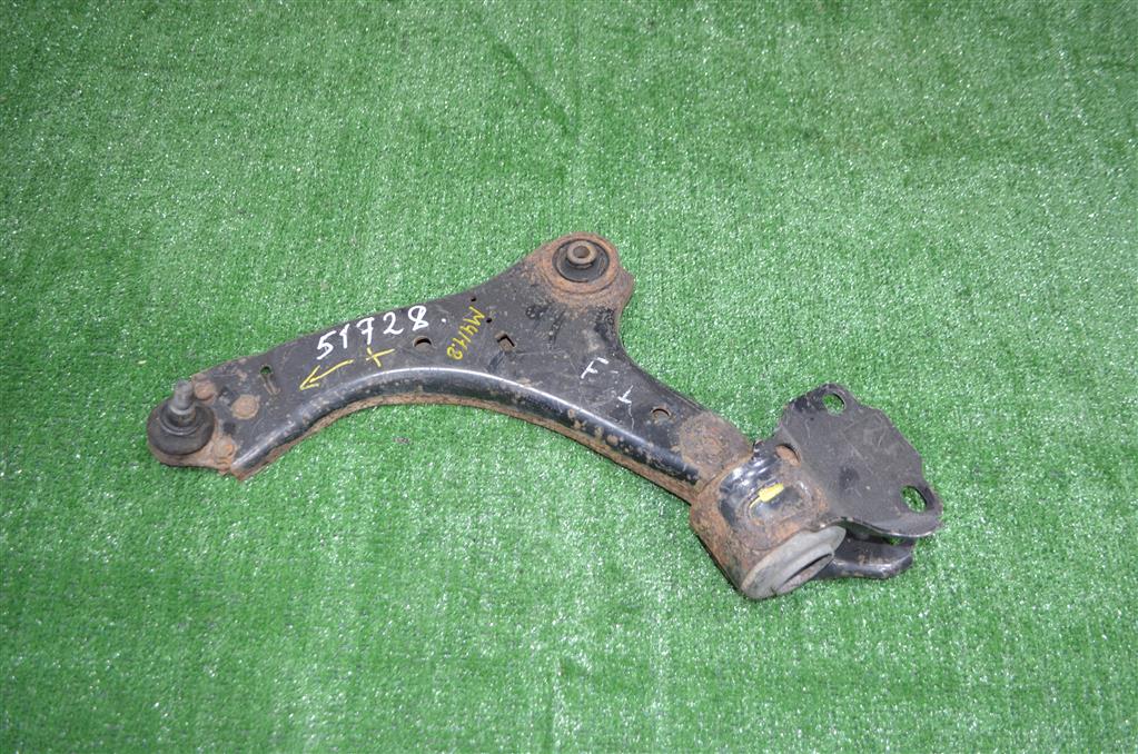  Рычаг передний левый