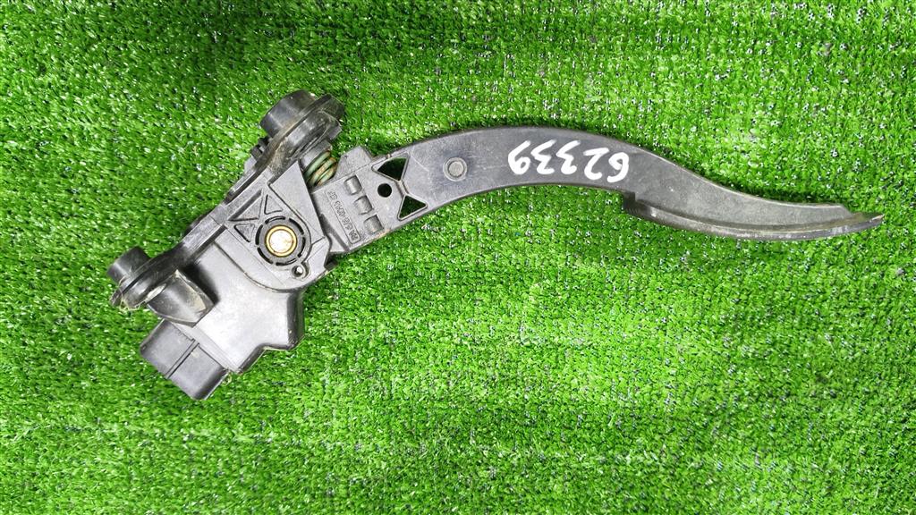 MR101544 Педаль газа