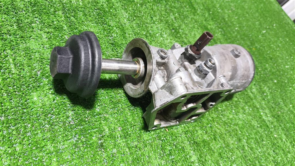045115389j Корпус масляного фильтра Volkswagen Passat (B6) 2005-2010 0г. (OEM 045115389j) 045115389j Корпус масляного фильтра Volkswagen Passat (B6) 2005-2010 0г. (OEM 045115389j)