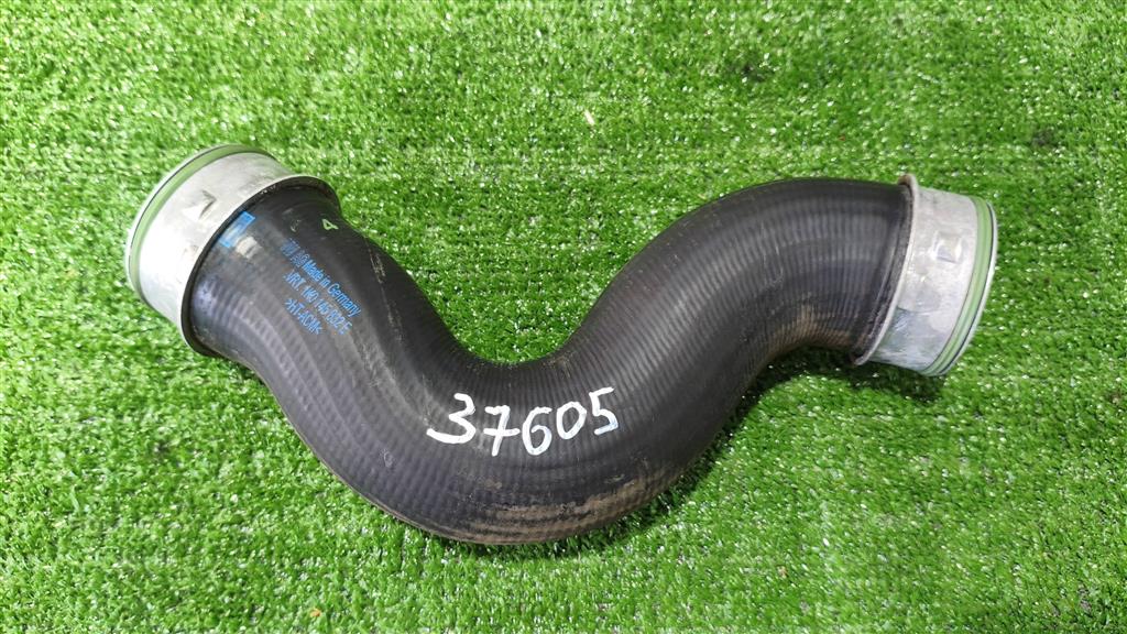 1k0145832e Патрубок напорный интеркулера Volkswagen Passat (B6) 2005-2010 2007 г. 1k0145832e Автозапчасти для Volkswagen Passat (B6) 2005-2010 с авторазборки