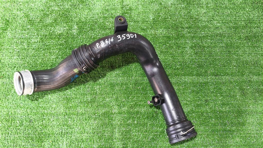 1k0145770d Патрубок интеркулера, труба интеркулера Volkswagen Passat (B6) 2005-2010 2007 г. 1k0145770d Патрубок интеркулера Volkswagen Passat (B6) 2005-2010