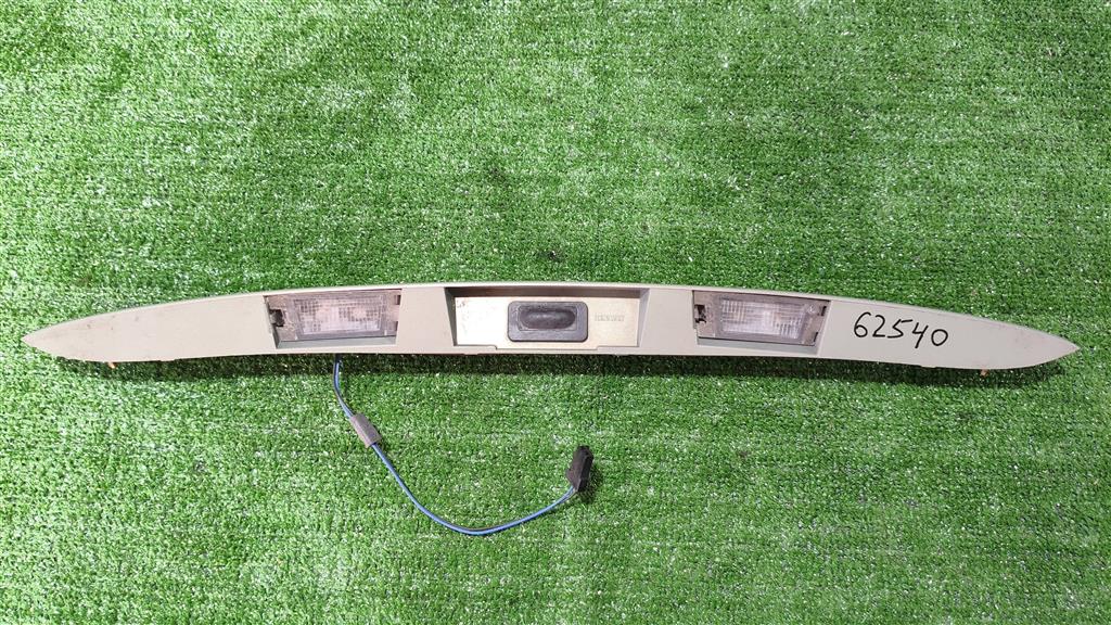 8200000900 Кнопка<br />открывания крышки багажника с подсветкой номера Renault Scenic 2000-2003 2003 г. 8200000900 Кнопка открывания крышки багажника с подсветкой номера